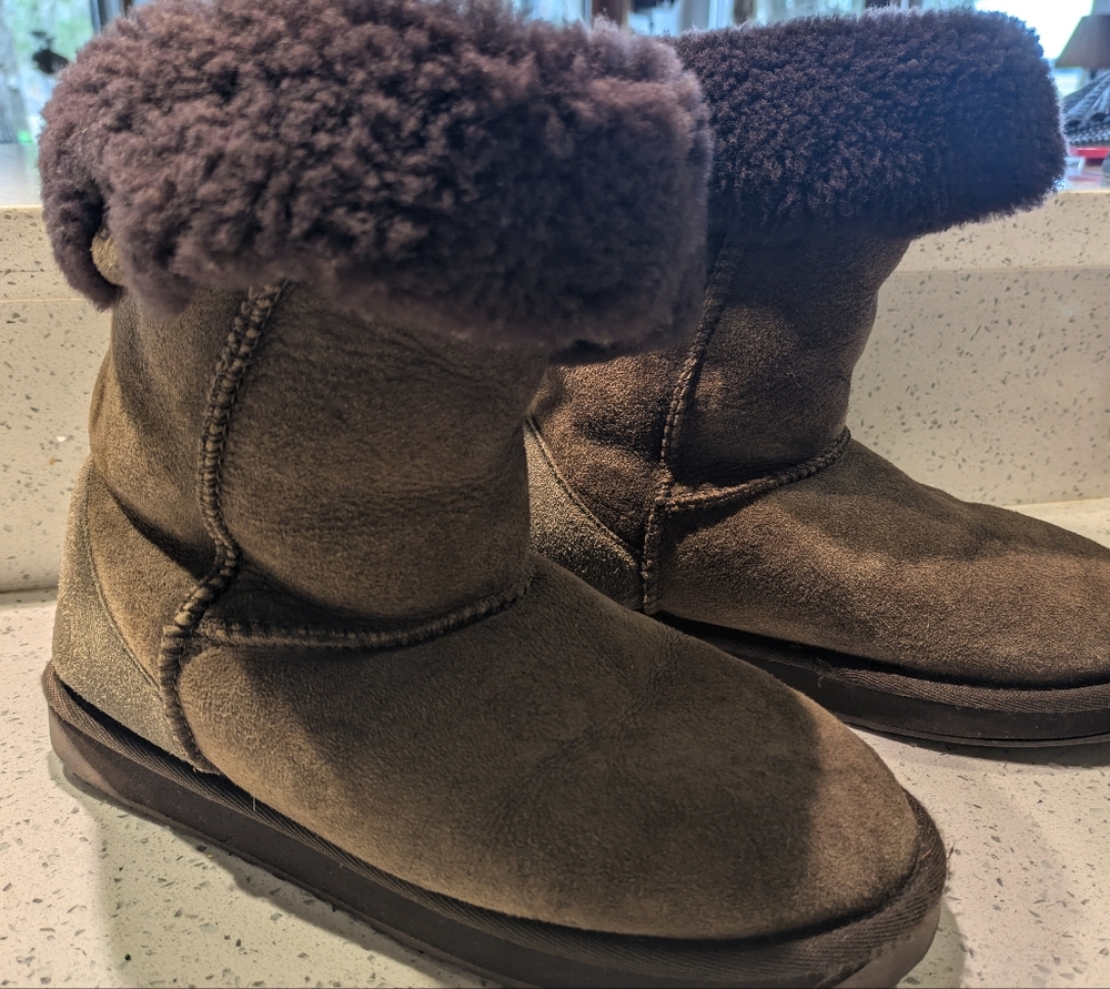 Emu Australia sheepskin boots size 10